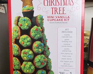 Christmas Tree Mini Vanilla Cupcake Kit