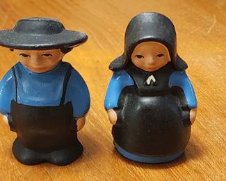 Quaker salt and pepper shaker set