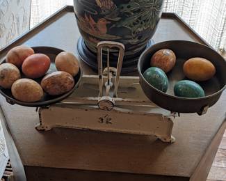 3K ANTIQUE BALANCE SCALE