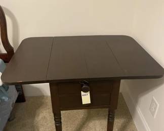 vtg/antique drop leaf side table
