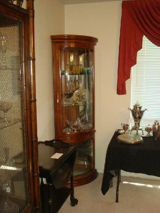 VALLEY ESTATE SELLS FRIDAY FURNITURE PIZZA OVEN DECORATIVE ACCESSORIES NAZARETH