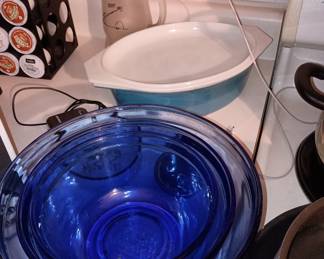 Pyrex casserole with lid and
Mixing bowl set