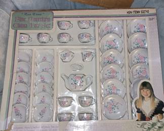 40 piece childs Tea Set