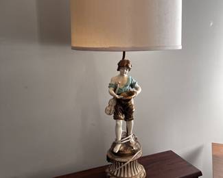 beautiful figurine lamp