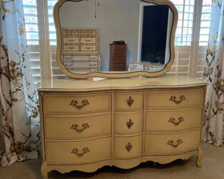 9 drawer dresser w/mirror