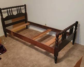 2 Twin Beds