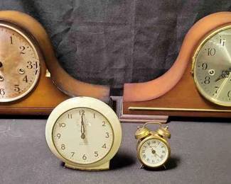 Mantle Clock Lot