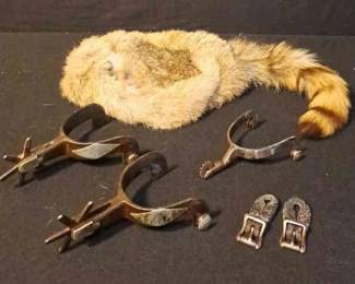 Daniel Boone Cap And Spurs