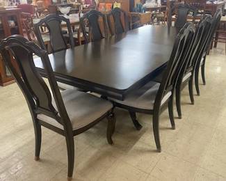 Modern Table w/ 2 leaves & 8 Chairs