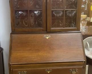 Bubble Glass Secretary