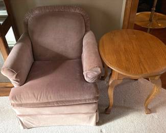 Elegant Blush Pennsylvania House Armchair Ethan Allen Wooden Side Table 