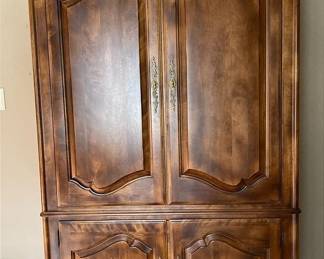 Ethan Allen Country French Wooden Entertainment Cabinet 