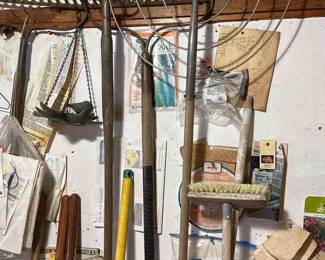 Garage Lot 3 Contents Of Wall  Rakes  Shovels  Air Compressor  Wash Tub  All You Need And Then Some
