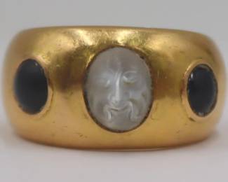 Lot 595 18KT GOLD MOONSTONE RING