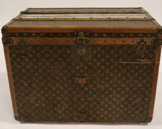 Lot 115 LOUIS VUITTON TRUNK