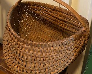 Oak Buttocks Basket