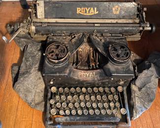 Early Royal Typewriter