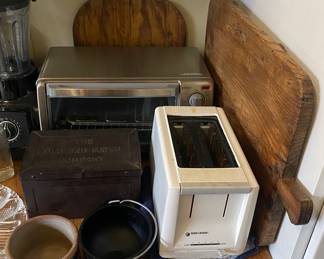 Small Kitchen Appliances/Cutting Board