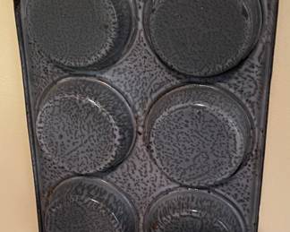 Grey Swirl Granite Ware Muffin Tin