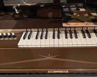 Magnus Electric Chord Organ