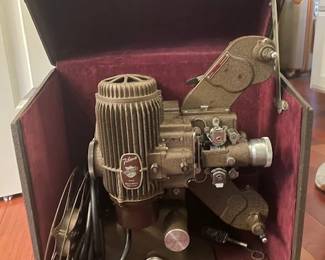 FILMO DIPLOMAT 16MM PROJECTOR BY BELL & HOWELL W/CASE