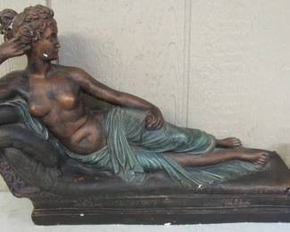 Nude Lady Chalk Statue