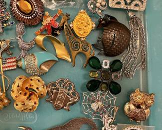 Brooches and pins