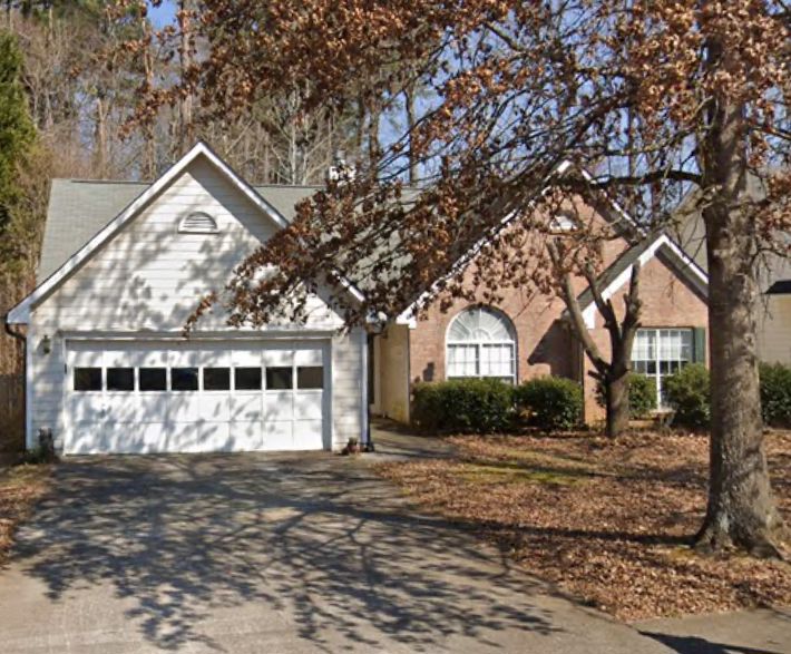 LILBURN Estate Sale A Holly Jolly Christmas... starts on 12/9/2023