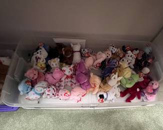 Beanie Babies - Tubs and tubs and tubs of them!