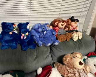 Beanies, Xavier Roberts "Furskins", Richie Bear, and more plush characters.