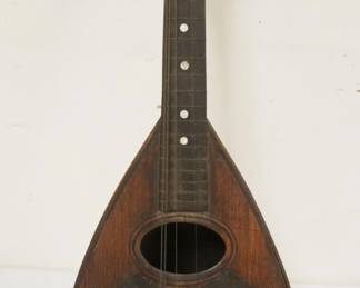 1276	ANTIQUE MANDOLIN IN NEED OF RESTORATION
