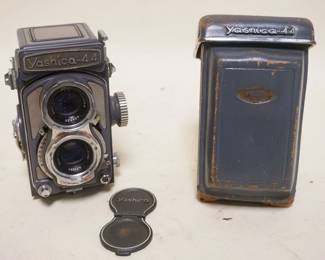 1303	YASHICA 44 CAMERA

