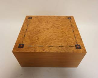 1132	TABLE TOP WOOD CIGAR HUMIDOR, APPROXIMATELY 10 IN X 10 1/2 IN X 5 IN HIGH
