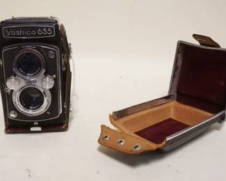 1284	YASHICA 635 TWIN REFLEX CAMERA
