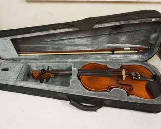 1270	VIOLIN IN CASE, VIOLIN APPROXIMATELY 23 IN LONG
