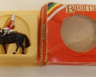 1228	 BRITAINS CAST METAL HAND PAINTED BRITISH REGIMENTS ON HORSES IN BOX
