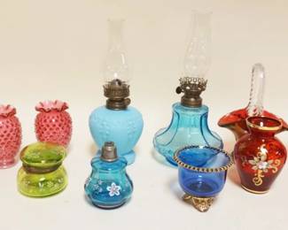 1033	GROUP OF ASSORTED VICTORIAN GLASS INCLUDING KEROSENE LAMPS
