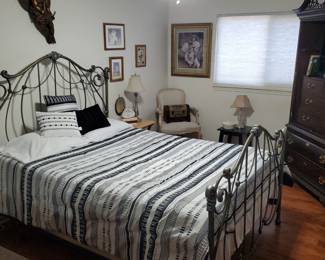 Queen size frame and  Temper pedic mattress super clean