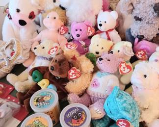 VINTAGE LIKE NEW BEANIE BABIES 