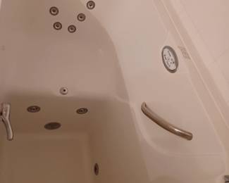 Tub Interior. Heated jets