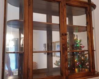 VINTAGE MAHOGANY CURIO SHELF WITH A BRASS DECORATIVE ACCENT AND CURVED GLASS