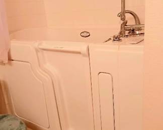 SAFE STEP WALK IN TUB. YOU WILL NEED TO  REMOVE IT. ALL HARDWARE AND PLUMBING INCLUDED