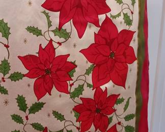 LOVELY LARGE CHRISTMAS TABLE CLOTH