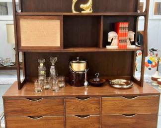 Bassett 2-piece dresser/hutch