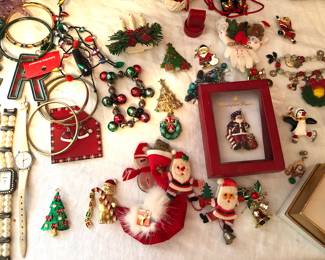 Plenty of fun holiday jewelry 