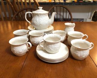 Beautiful Belleek tea service for 6