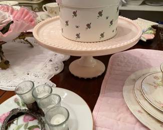 Shell pink cake stand
