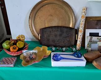 TRAYS, FRUIT, WATERING DRIPPERS