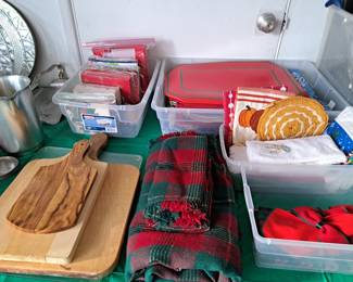 PLACEMATS, BOWS, TABLE CLOTH, PAPER NAPKINS