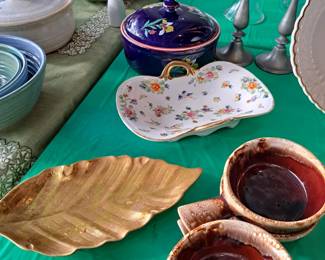 SOUP BOWLS, SERVING DISHES, HALL POTTERY